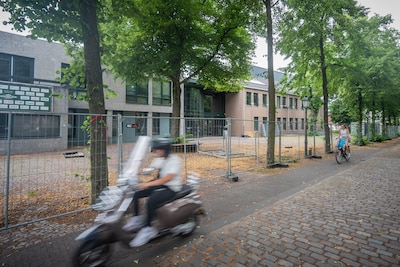 Fietscafé of extra woningen? De klok tikt voor de begane grond van oud gemeentehuis