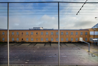 Steekincident en gijzeling van bewaarster in gevangeniscomplex in Heerhugowaard