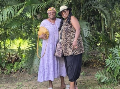 ‘Gecondoleerd’, leest Romona in groepsapp, dan beseft ze dat er iets vreselijks is gebeurd in Suriname