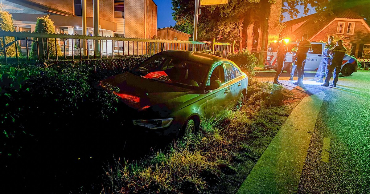 Dronken bestuurder vliegt uit de bocht op de Lange Zuiderweg in Voorthuizen