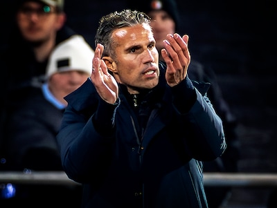 Robin van Persie na welkome zege op matig Sturm Graz: ‘Die positiewisseling kwam van de jongens zelf. Mooi hè?’