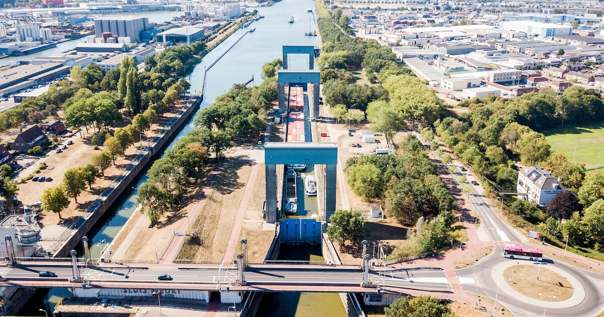 Rotonde bij Sluis Weurt krijgt asfaltonderhoud, verkeer moet omrijden ...