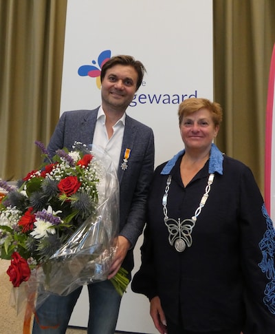Kersverse wethouder Matthew van de Woerdt koninklijk onderscheiden: ‘In het begin was je heel zenuwa