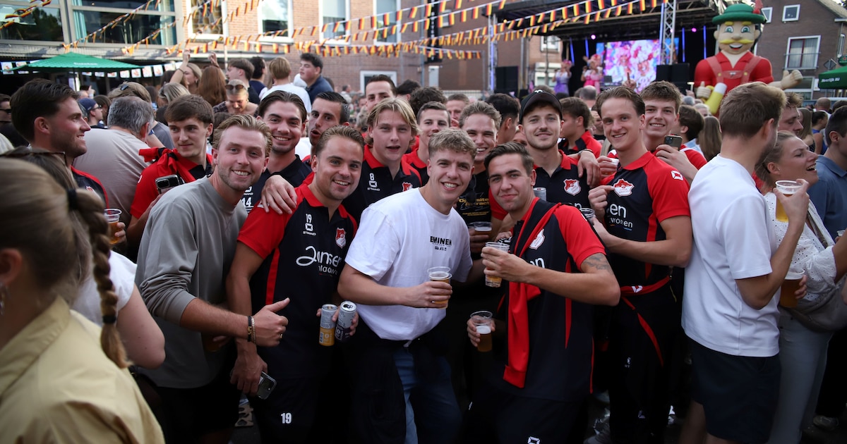 Overwinning vieren tijdens Deutschen Mittag en in de huifkar door Doesburg