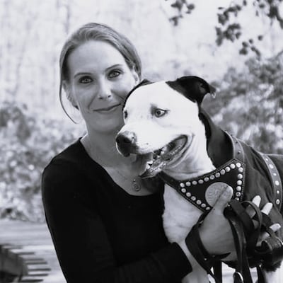 Overleden Nathalie (42) klom over schuttingen om pitbulls te redden: ‘Ze was zelf een pitbull’