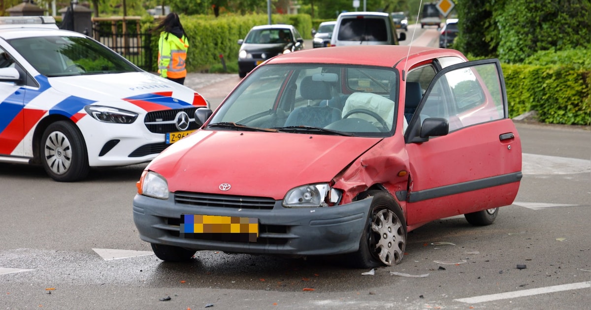Botsing met veel schade in Wekerom