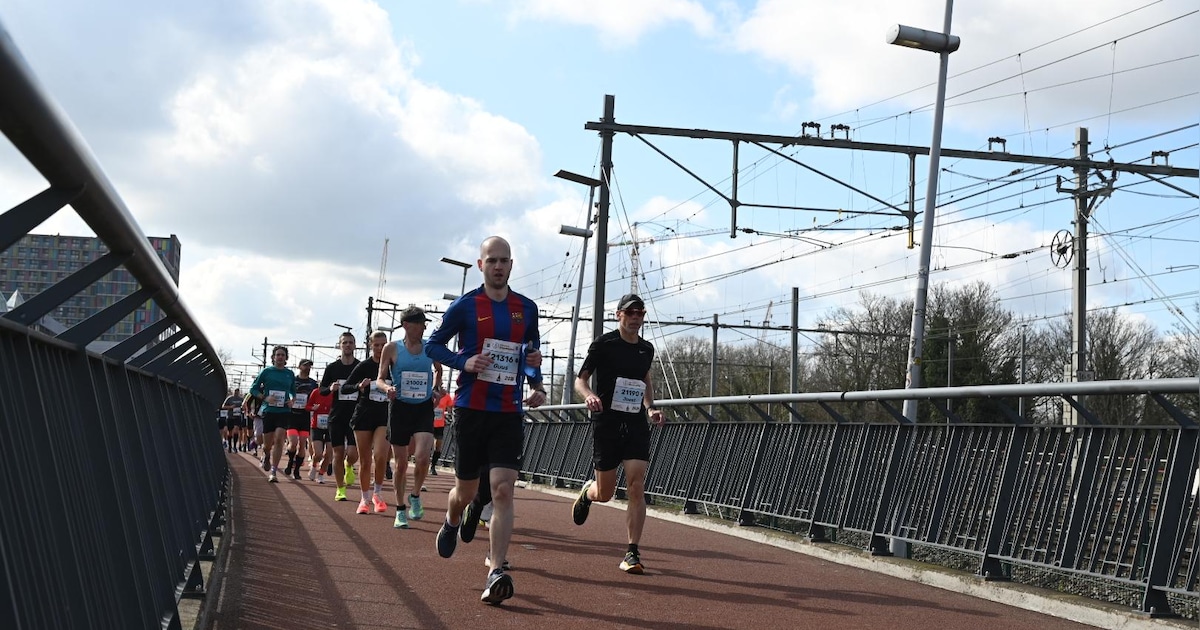 LIVE Stevensloop 2026 | Applaus voor koplopers in Lent • Vangnet voor drinkbekers