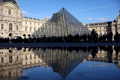 Personeel van het Louvre gaat staken na roof: ‘Laatste verdedigingslinie voor ineenstorting’