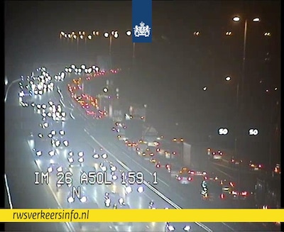 Meer dan een uur vertraging op A50 door ongeval