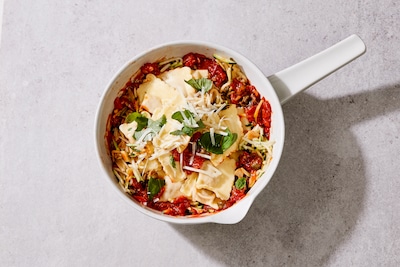 Wat Eten We Vandaag: Verse ravioli bolognese met tomatensaus