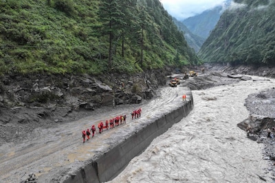 LIVE Overstromingen Nepal | Dam in Tibet gebarsten, Nepalese politie roept op om veiligheid op te zoeken