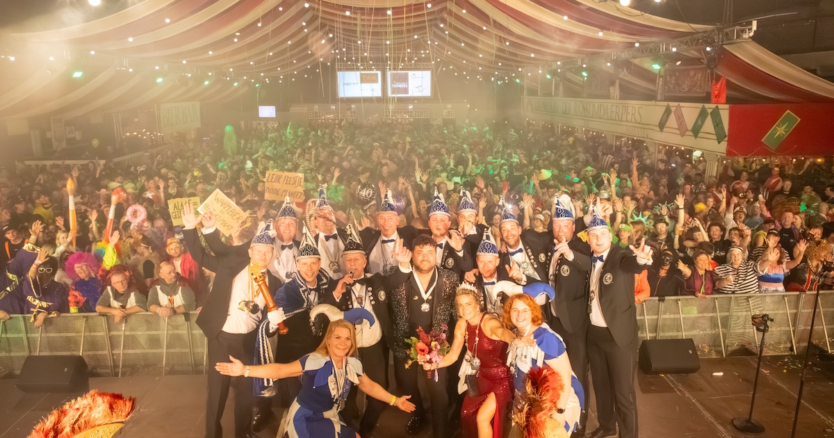 Carnaval in Vaassen is in volle gang en Danny de Munk is net van het podium af. Dan klinkt het brand