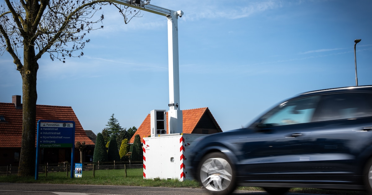 Mobiele flitser duikt opnieuw op en jaagt weer op appende en bellende automobilisten