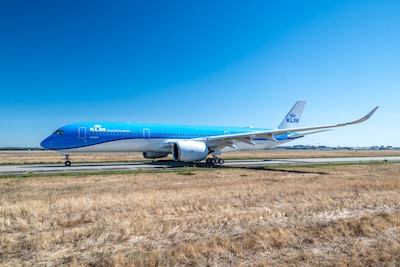 Daar is-ie: eerste A350 van KLM landt op Schiphol