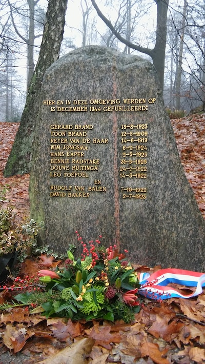 Oorlogsslachtoffers bij de Emmapiramide herdacht