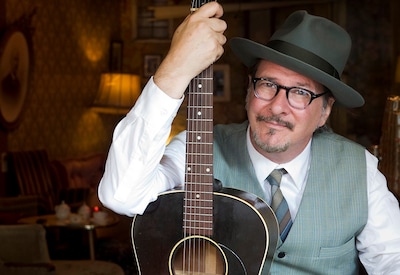 Gregory Page in KiK met kruising muziek en cabaret