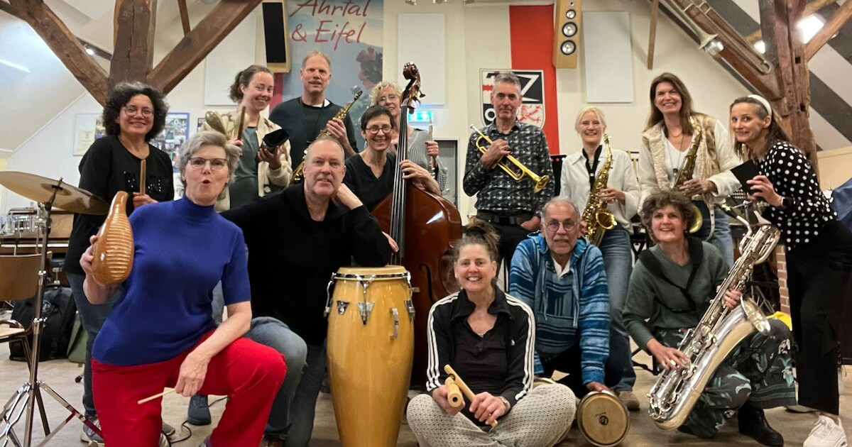 Salsaband Orquesta Catambú speelt in buurthuis Leuvenheim