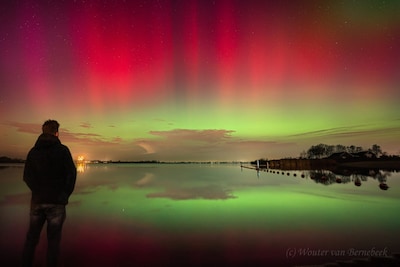 Waarom het noorderlicht nu tóch te zien was, met extra bijzondere kleuren