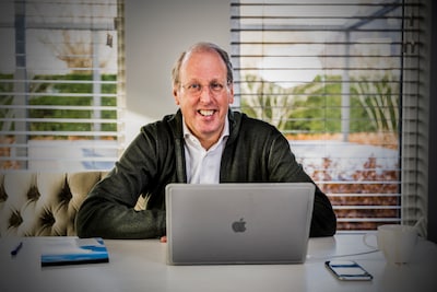 Chris Woerts weet niet wie zijn huisarts is en bereikt 67 jaar zonder verzuim: ‘Quinoa en shakes, daar doe ik niet aan’