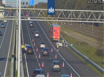 Meerdere voertuigen in botsing op de A12 bij Driebergen: anderhalf uur vertraging naar Utrecht