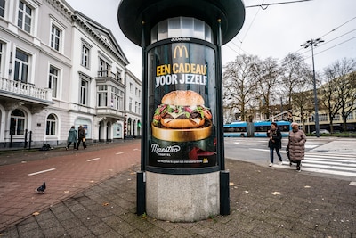 Reclameverbod voor vliegreis en vlees wankelt in Arnhem: deel coalitie uit twijfels, JCDecaux teleurgesteld
