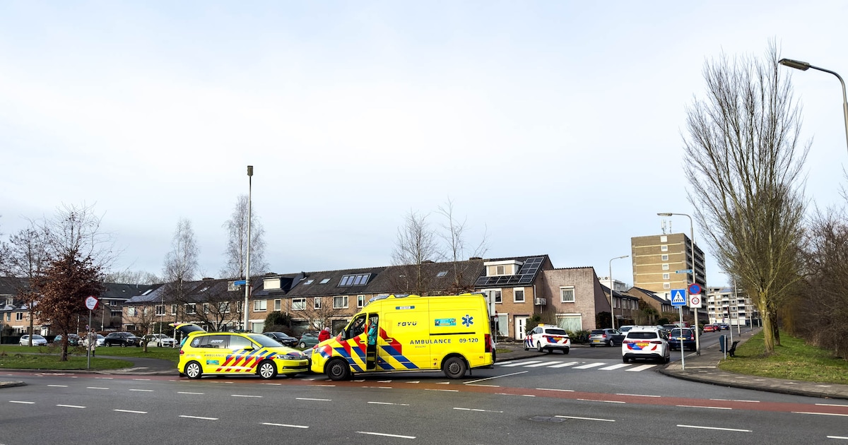 Fietser gewond na botsing met auto op de Van Randwijcklaan in Amersfoort