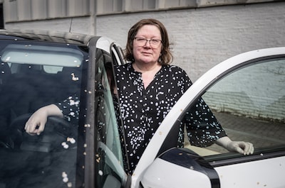 Dure benzine drijft zieke Gaby tot wanhoop: ‘Ik weet gewoon niet hoe ik straks naar het ziekenhuis moet komen’