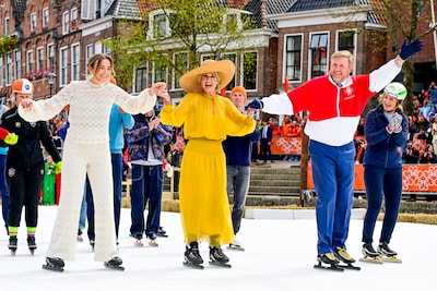 LIVE Koningsdag 2026 | Koning net als tijdens Elfstedentocht als W.A. van Buren op het ijs, protesten langs route tegen monarchie
