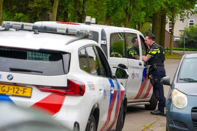 Politie rukt groots uit voor mogelijk gewapende man, actie even later afgebroken: man niet meer gevo
