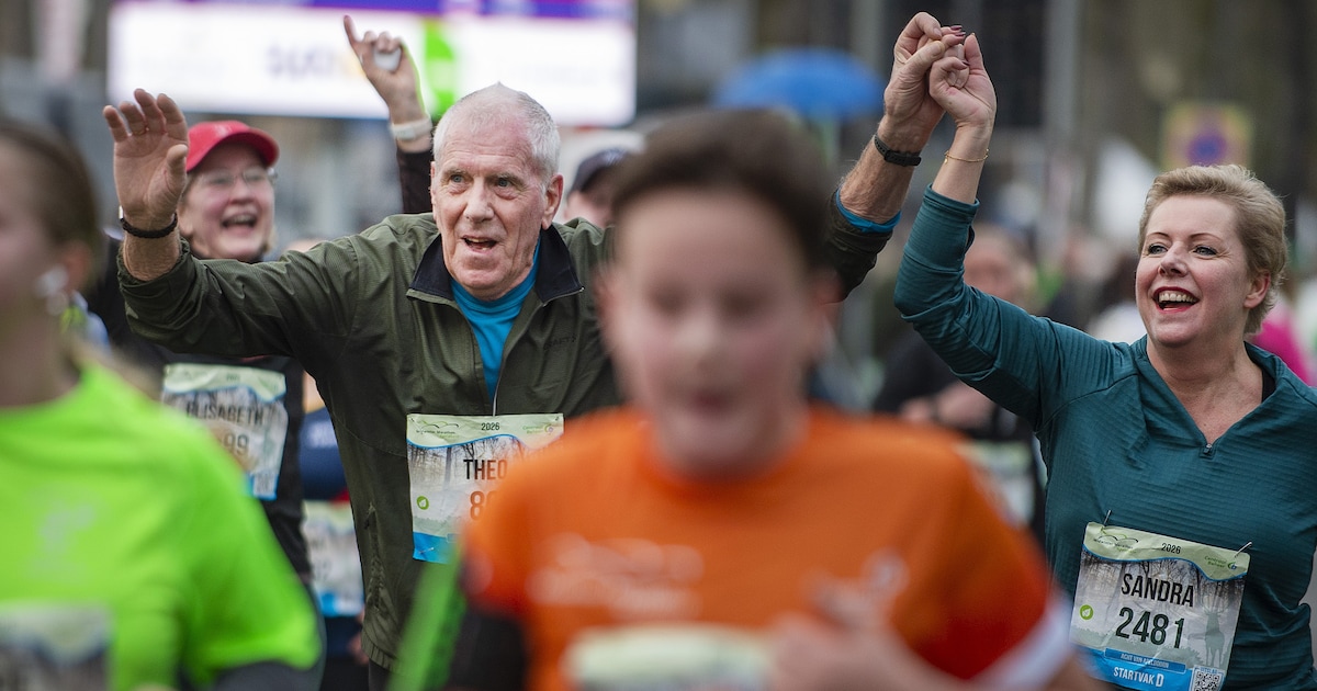 Jaren sjouwde Theo voor anderen, nu loopt hij de Acht van Apeldoorn eindelijk zelf