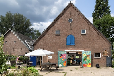 Plantjesmarkt bij tuinderij Bodemliefde in Giesbeek