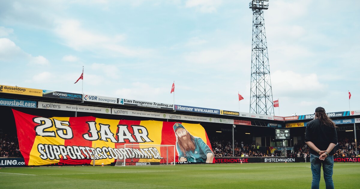 Als Jan-Willem (57) naar de zijkant van het veld wordt geroepen, weet hij hoe laat het is: ‘Het was 