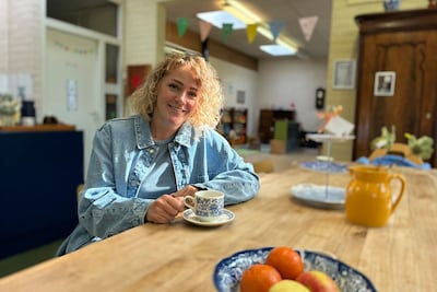 Van een warme kop thee tot nieuwe vriendschappen: Sabine richtte een huiskamer voor opvoeders op