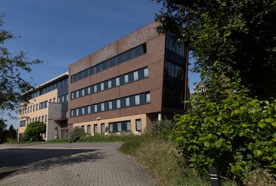 Bureau adviseert extra toezicht op nieuw azc tijdens voetbalwedstrijden. Hoezo dat?