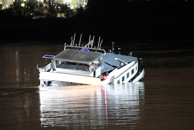 Opnieuw problemen in haven Antwerpen: zinkend schip, mogelijk vloeistoffen gelekt