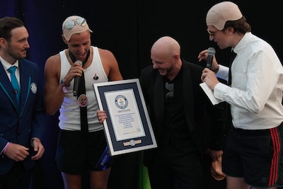 Pitbull en fans vestigen een Guinness World Record voor ‘bald caps’ tijdens show in Londen