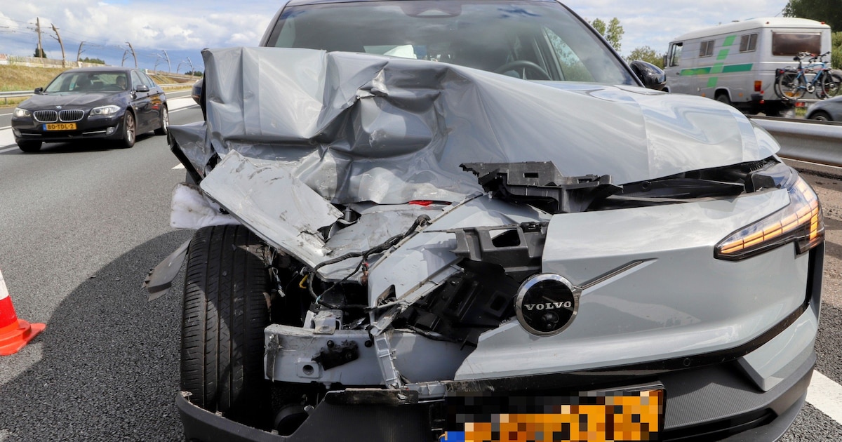 Kop-staartbotsing met vier auto’s zorgt voor file op A15