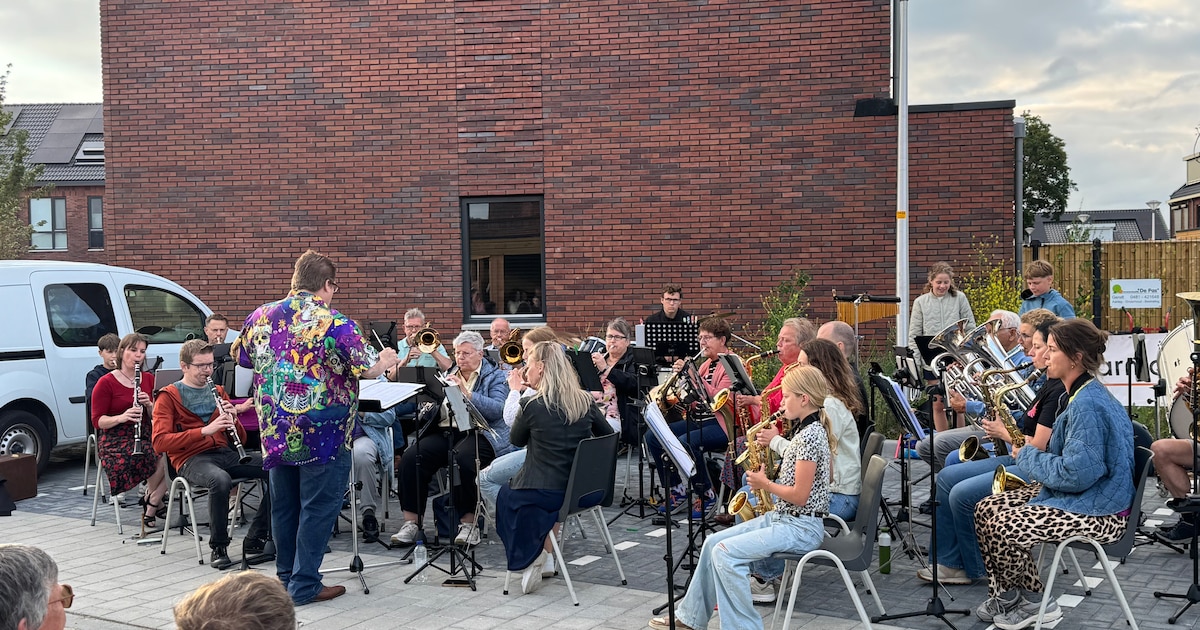 Harmonie Angeren geeft buurtconcert in speeltuin