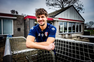 Hoe één jongen uit de zesde klasse zijn voetbalclub transformeert tot internethit