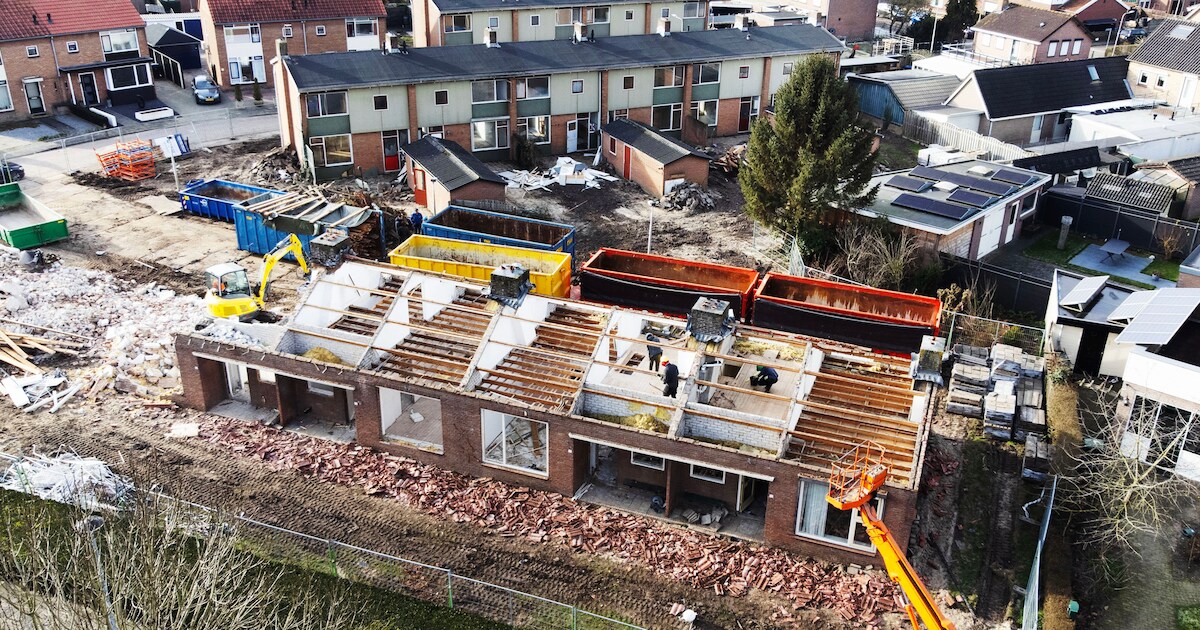 Nieuwe schuurtjes in Tricht, gemaakt van oude vloerplanken | West ...