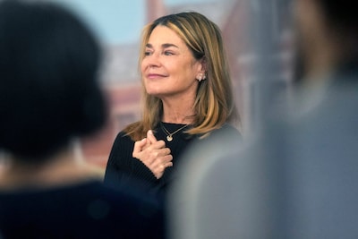 Journaliste Guthrie breekt tijdens interview over vermiste moeder: ‘Ze moet nu naar huis komen’