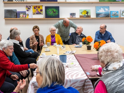 Het loopt storm bij deze ‘spil van de Huissense samenleving’: ‘Krijg er een heel warm gevoel van’ 