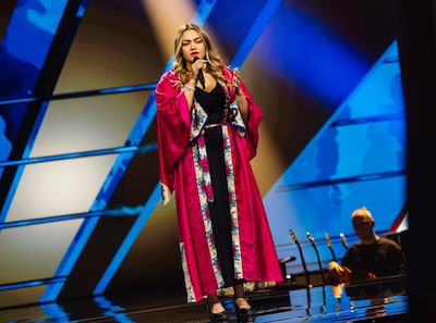 Dochter van Malgosia uit B&B vol liefde pakt Dinand in bij The Voice: ‘Mijn moeder is een gekkie’