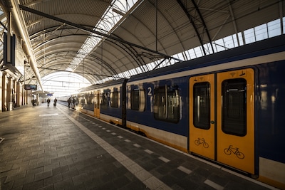 Landelijke storing: informatieborden op stations doen het niet