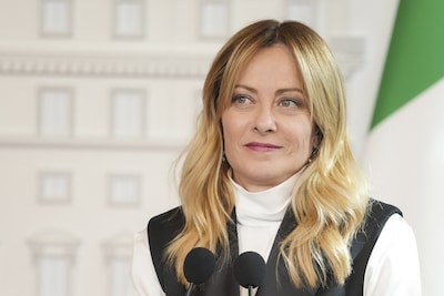 Meloni noemt AI-lingeriefoto grappend flatteus, maar baalt ook: 'Ik kan me verdedigen, anderen niet'
