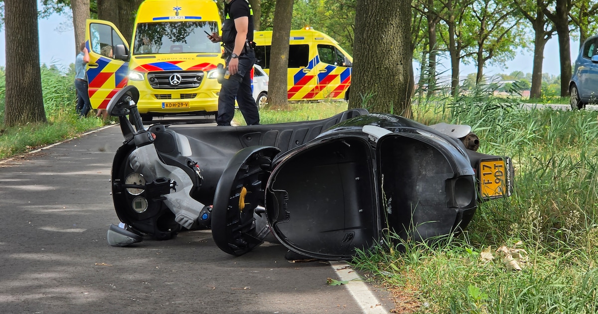 Voetganger en scooterrijder gewond bij botsing op fietspad N224