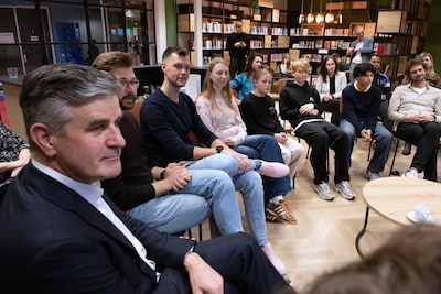 Demissionair staatssecretaris op bezoek bij ‘veilig’ Lek en Linge in Culemborg