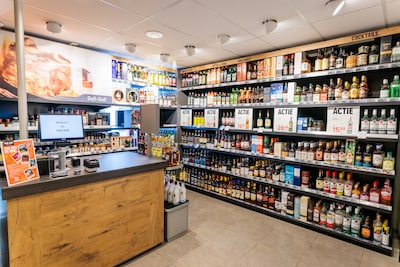 Tientallen winkels Gall & Gall plat door staking, kopers voor dichte deur