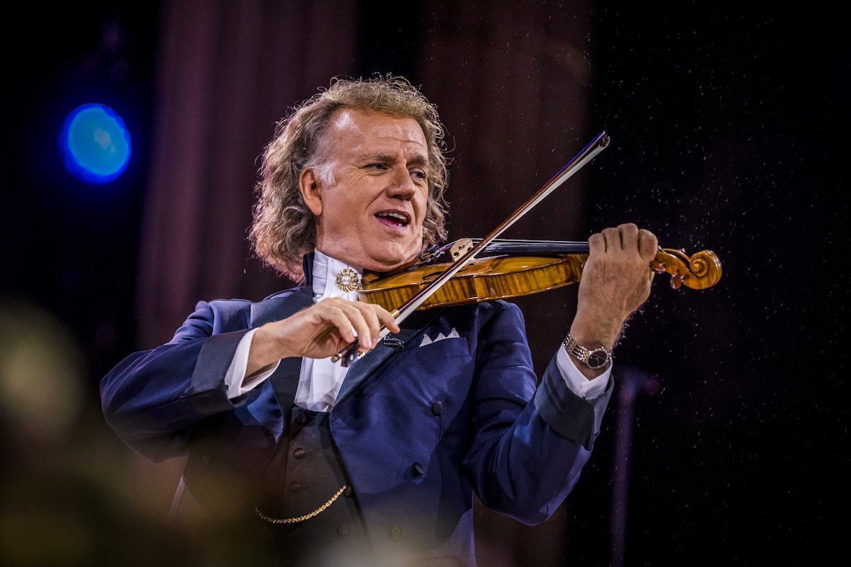 André Rieu blaast kerstconcerten Maastricht af om corona: 'Veiligheid voor  alles' | Show | De Gelderlander.nl