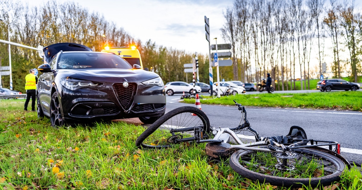 Fietser raakt gewond na botsing met auto bij oprit A73.